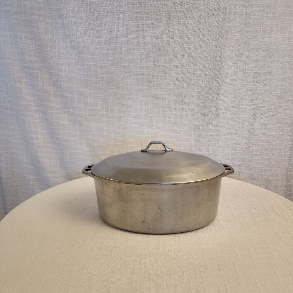 VINTAGE SUPER MAID Aluminum Cookware Oval Dutch Oven Roaster w/ Lid 12x9x5 A298